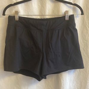Lands’ End women’s size 6 lined black swim shorts bottom only